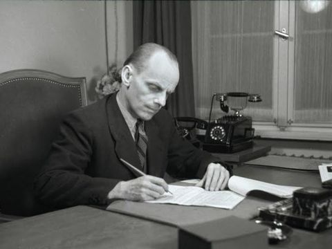 Bildvergrößerung: Arthur Pieck (KPD), Leiter des Amtes für Personal und Verwaltung, November 1945