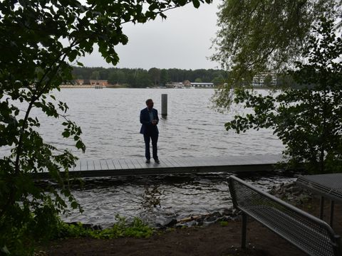 Bildvergrößerung: Bezirksbürgermeister Igel eröffnet den Wasserwanderrastplatz Schmetterlingshorst