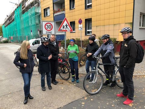 Bildvergrößerung: Bezirksbügermeister Igel mit dem Netzwerk „Fahrradfreundliches Treptow-Köpenick“ unterwegs
