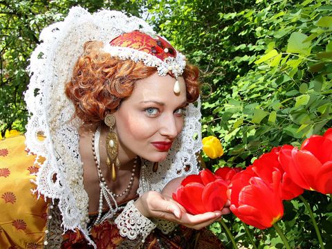 Biesdorfer Blütenfest - Frau bei Blumen