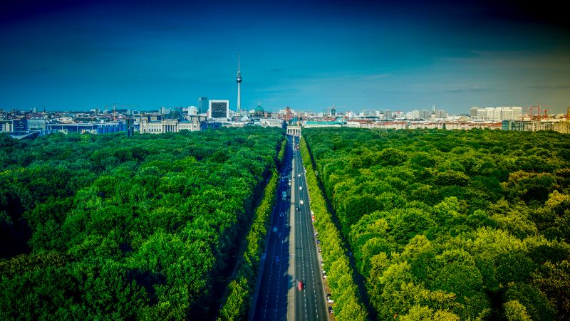 Luftbild von der Siegessäule auf den Tiergarten, Fernsehturm, Brandenburger Tor