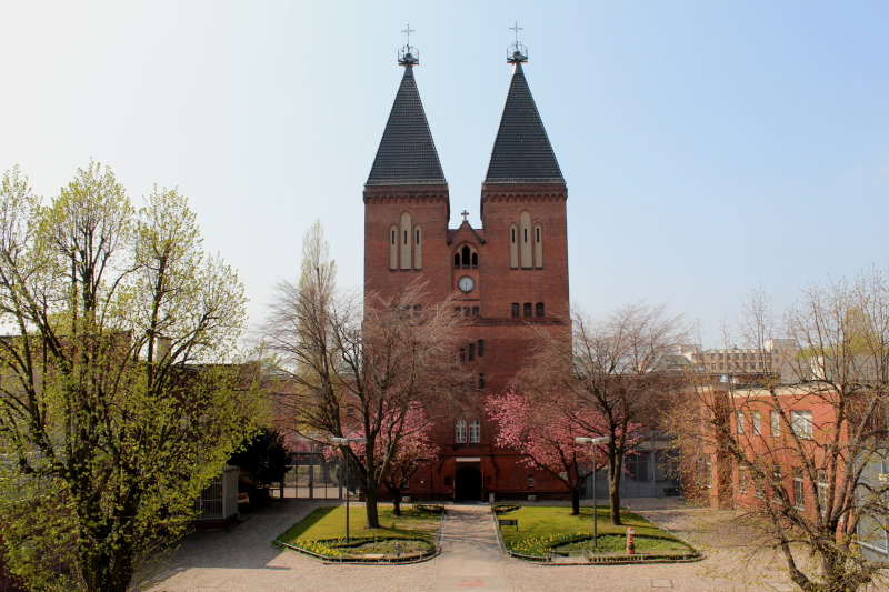Blick-auf-die-Anstaltskirche-April-2015