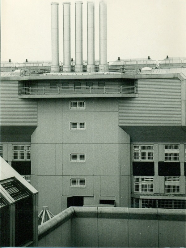 1988 Fertigstellung der Technischen Versorgungszentrale