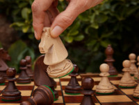 Hand beim Schachspiel
