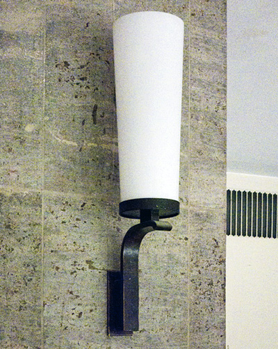 bauzeitliche Leuchte im Galeriegeschoss, 2014