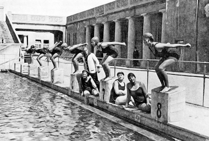 Ansicht der östlichen Säulenarkade des Schwimmbades, 1913