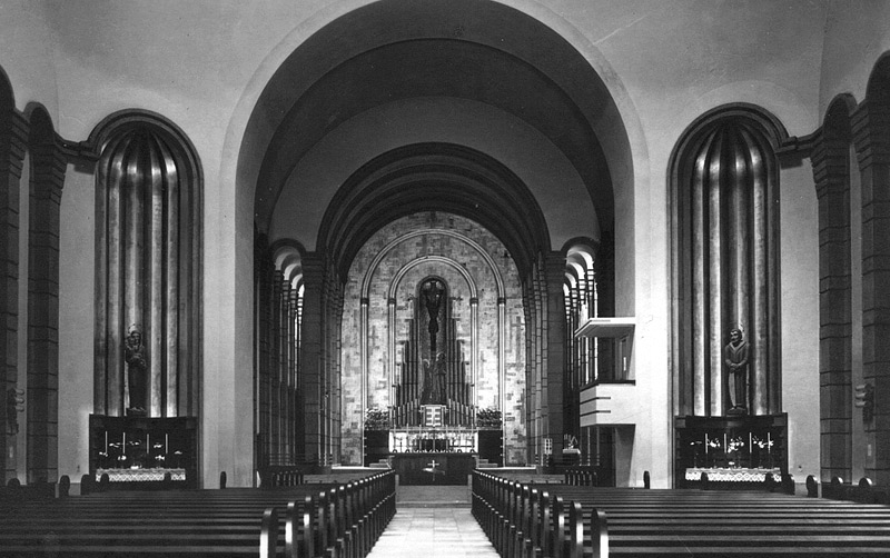 Blick zum Altar mit originaler Wandgestaltung, ca. 1928