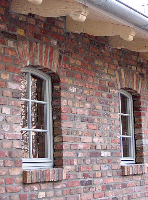 Sanierte Backsteinfassade, Fensterdetail
