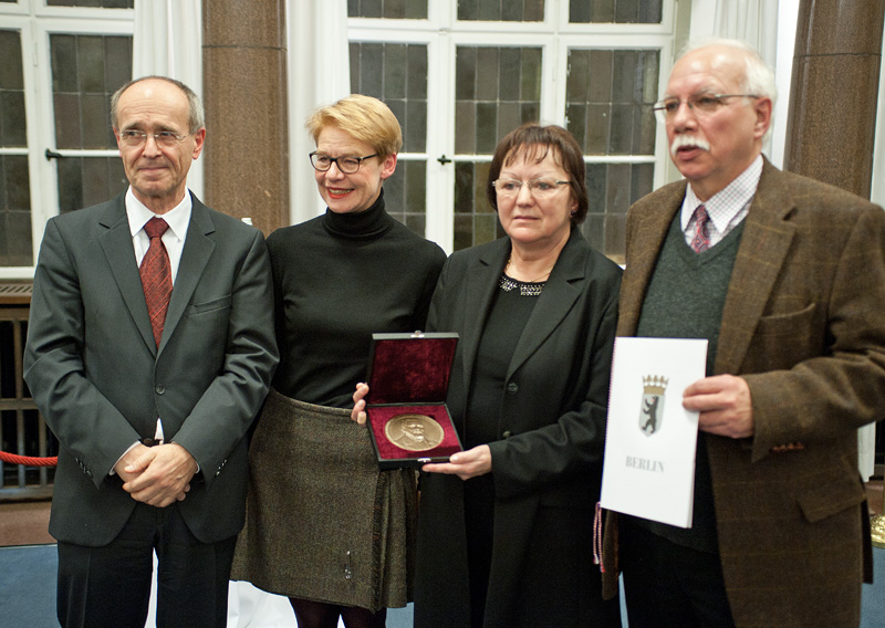 Landeskonservator Prof. Dr. Jörg Haspel, Senatsbaudirektorin Regula Lüscher, Preisträger Jutta Benedix-Ulrich und Bodo Ulrich