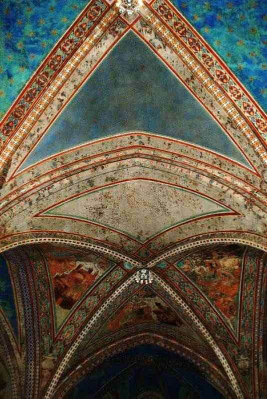 Die Gewölbekappen von Cimabue und die Gewölbekappe mit dem Sternenhimmel nach der Rekonstruktion