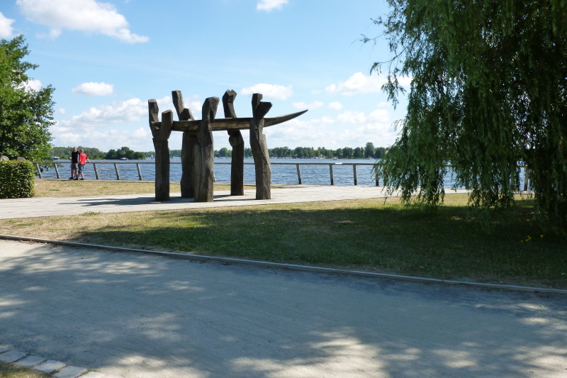 Skulpturengruppe „Von Ufer zu Ufer“ am Nieder Neuendorfer See
