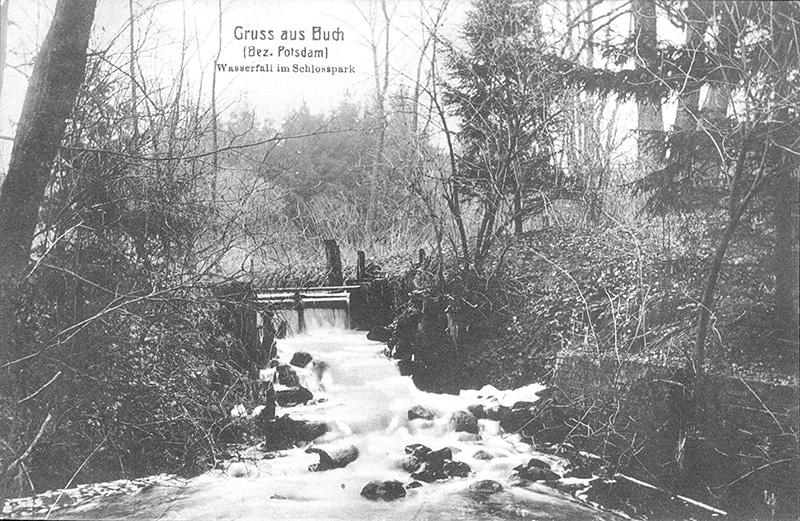 Postkarte: Grüße aus Buch (Bezirk Potsdam), Wasserfall im Schlosspark