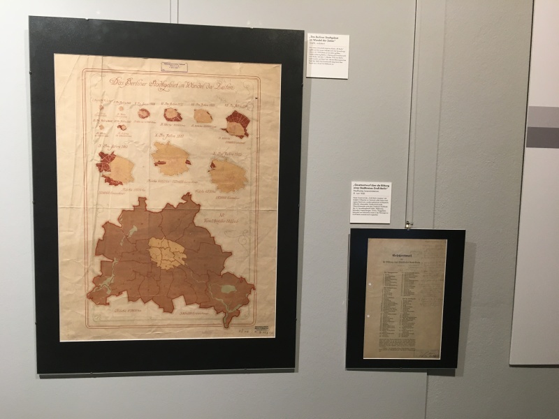 Impressionen aus der Ausstellung zu 100 Jahre Groß-Berlin, Grafik von 1920