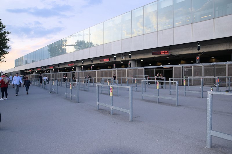  U-Bahn-Station „Stadion“ mit dem besonderen Crowd Management-Konzept