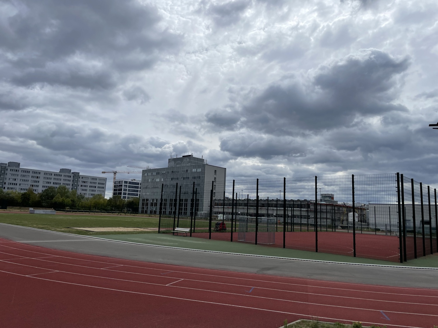 Leichtathletik-Laufbahn im Sportkomplex Paul-Heysestraße