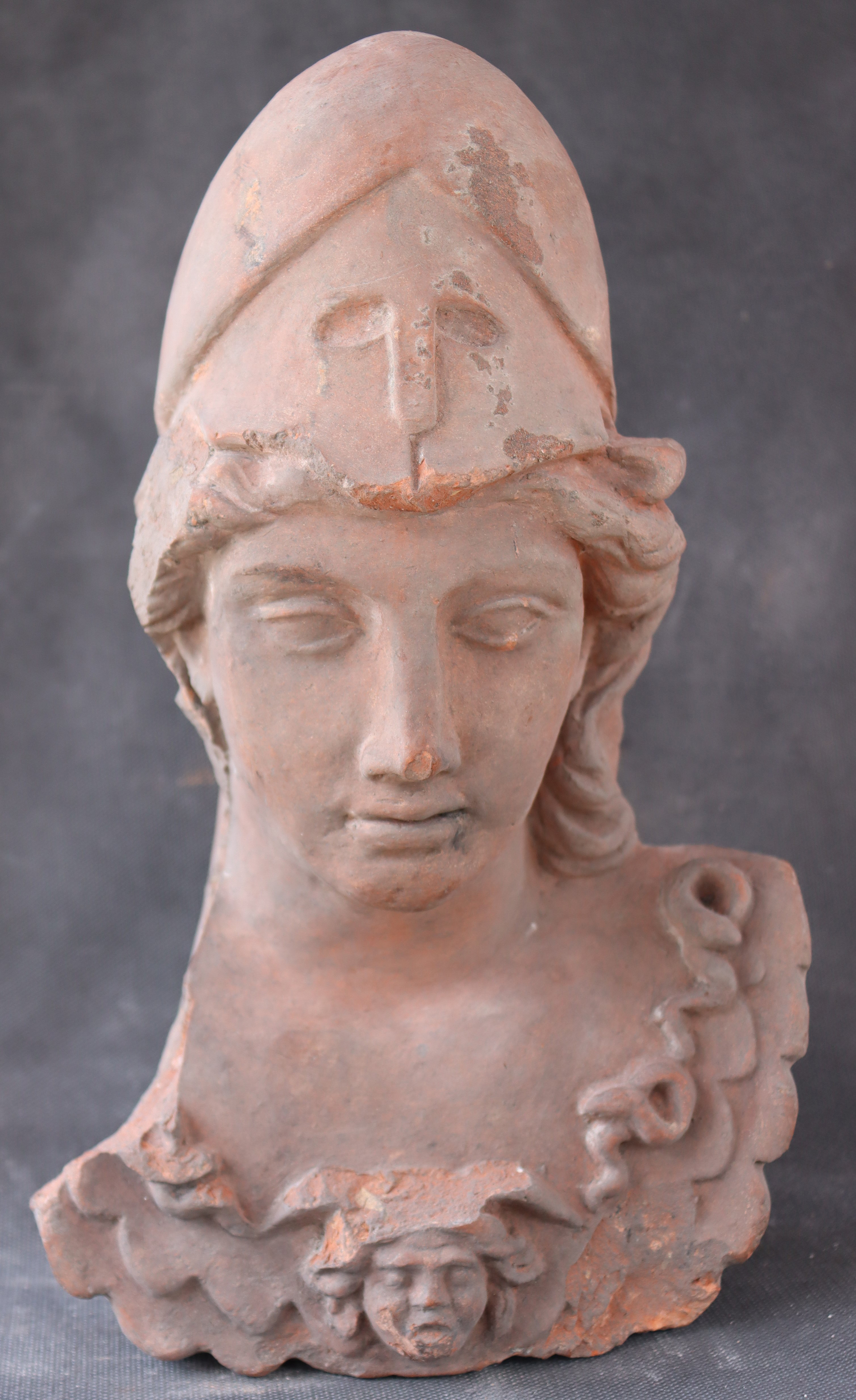 Kopf der Göttin Athena (Teil eines Terrakottareliefs)