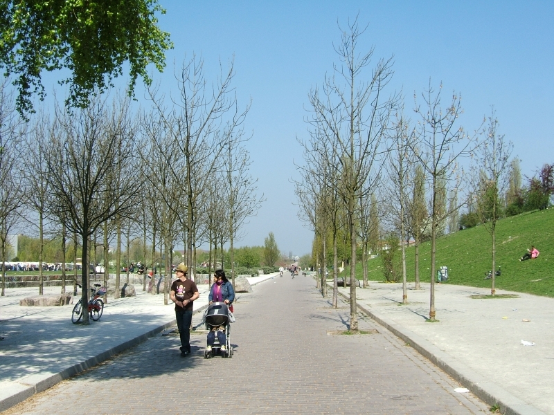 Durch den Mauerpark von Süd nach Nord verlaufender Hauptweg.