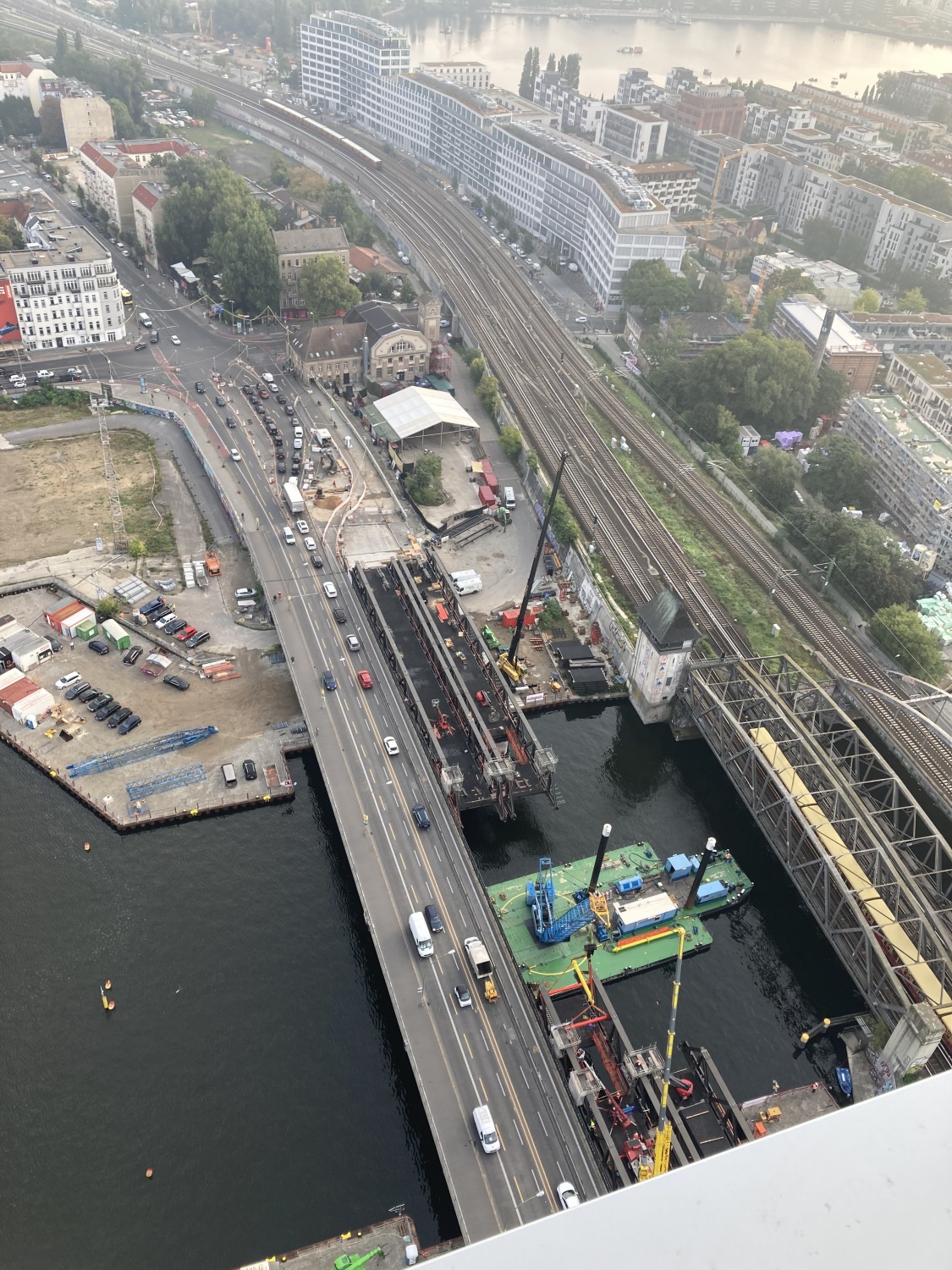Luftbild zur Montage der Behelfsbrücken, September 2021