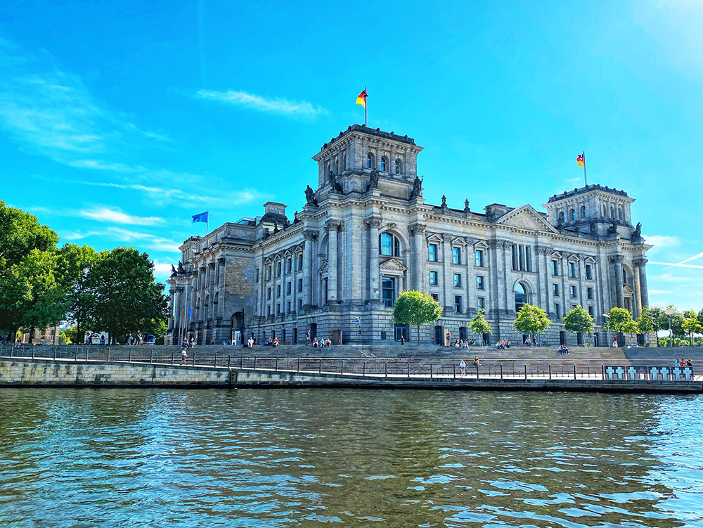 Stützwand zur Uferbefestigung am Bundestag