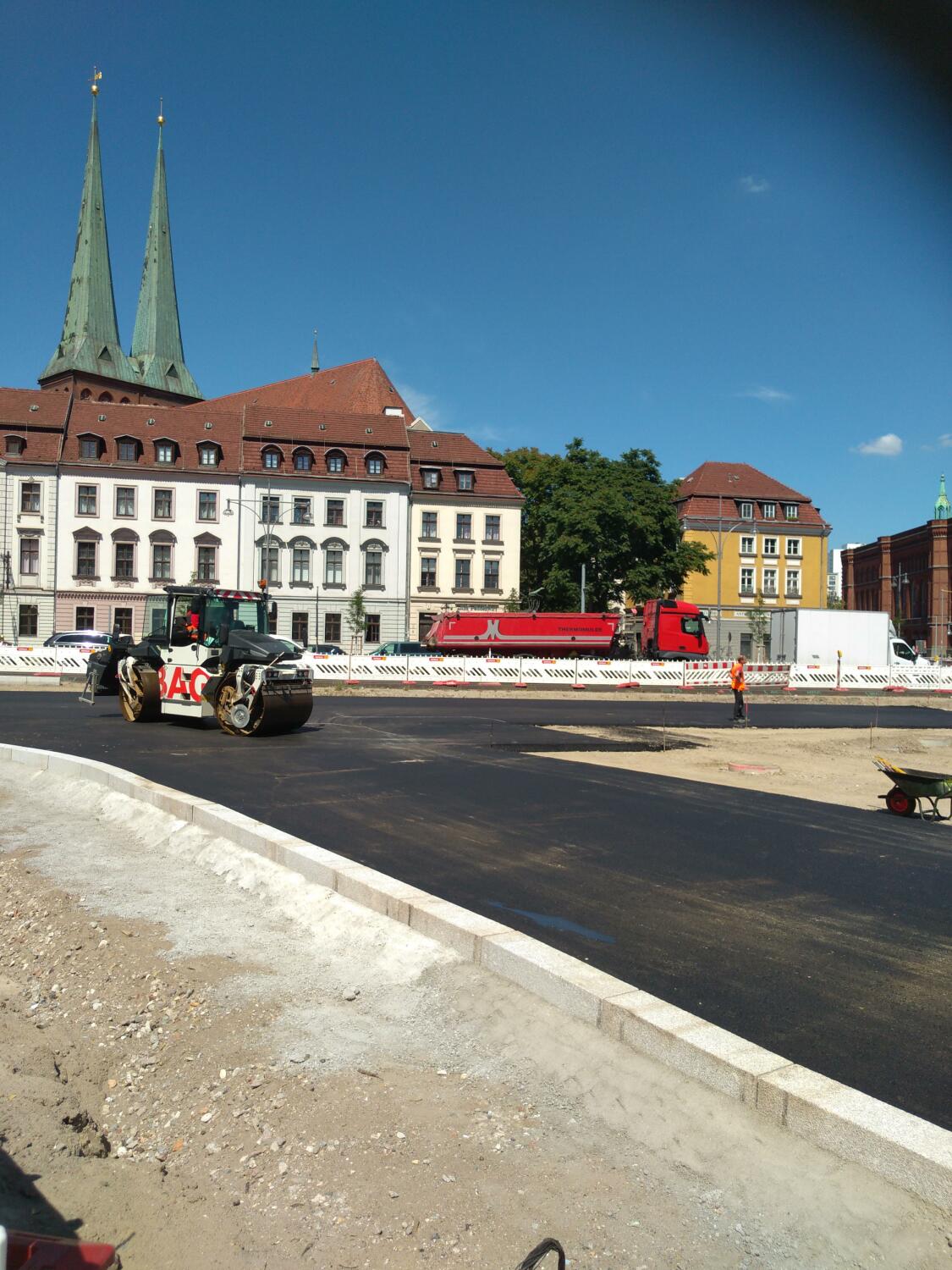 Künftiger Kreuzungsbereich Stralauer Straße – Mühlendamm, Asphalteinbau, 2022