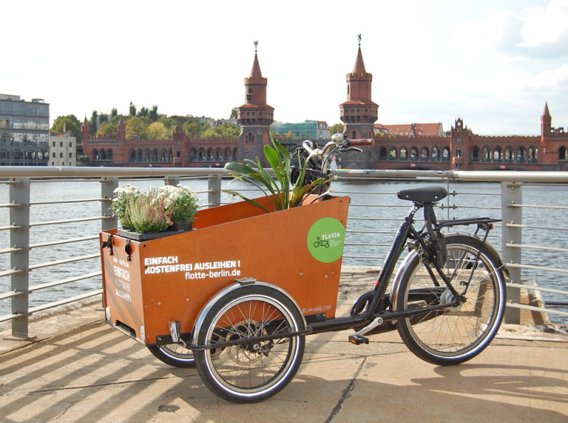 fLotte kommunal - Cargo bike with plants in the transport box