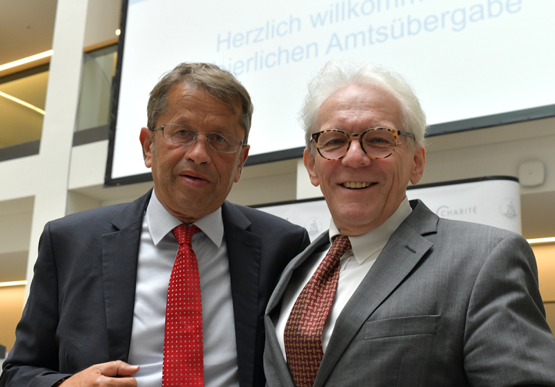 Prof. Heyo K. Kreoemer und Prof. Karl Max Einhäupl bei der feierlichen Amtsübergabe