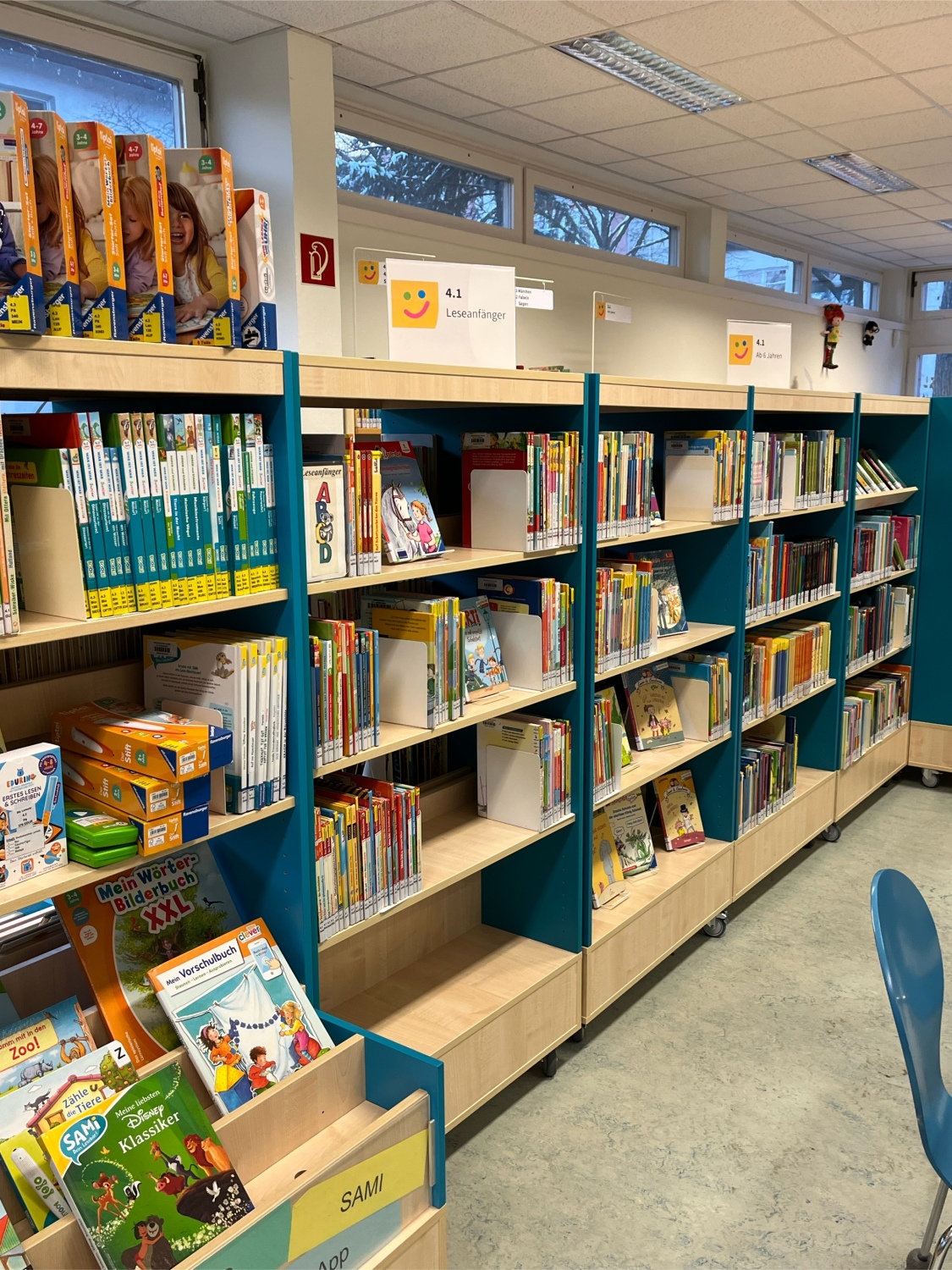 Bücherregale im Kinderbereich
