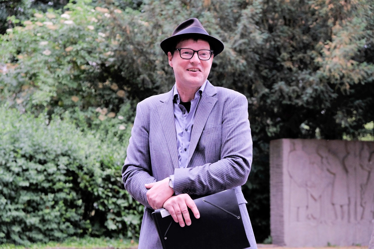 Christian Fessel, der Mann mit Hut, macht schon seit einigen Jahren Stadtführungen in Berlin