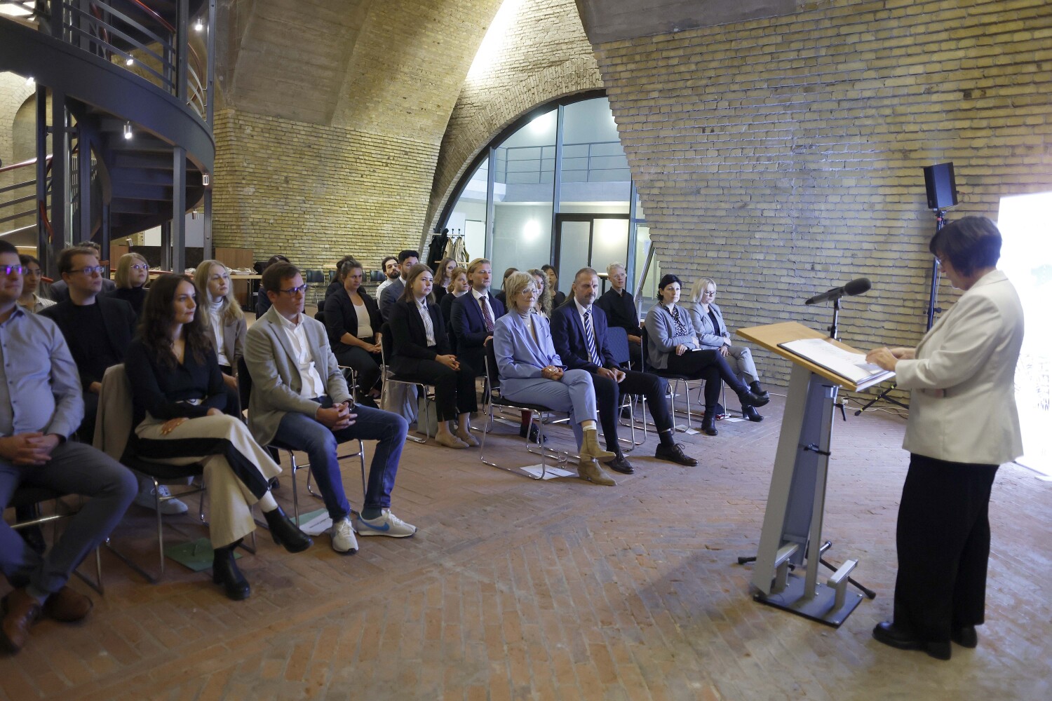 Herzlich Willkommen wünscht die Staatssekretärin Franziska Becker
