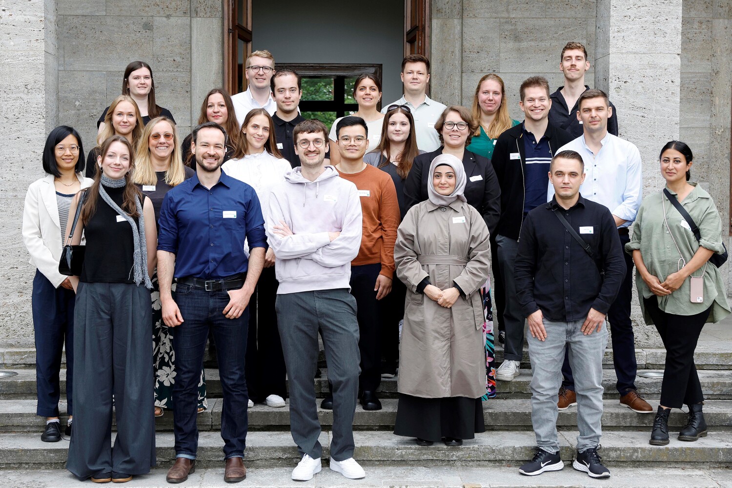 Gruppenbild der Trainees (w/m/d) mit Bachelorabschluss