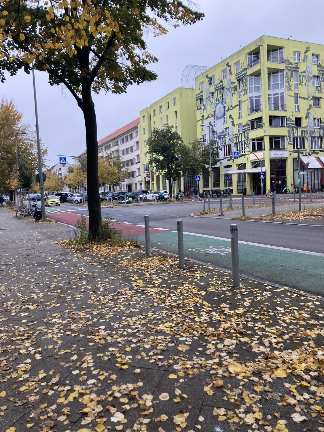 Sömmeringstr vor der Entsiegelung (Teilversiegelung des Gehweges und Unterstreifens)