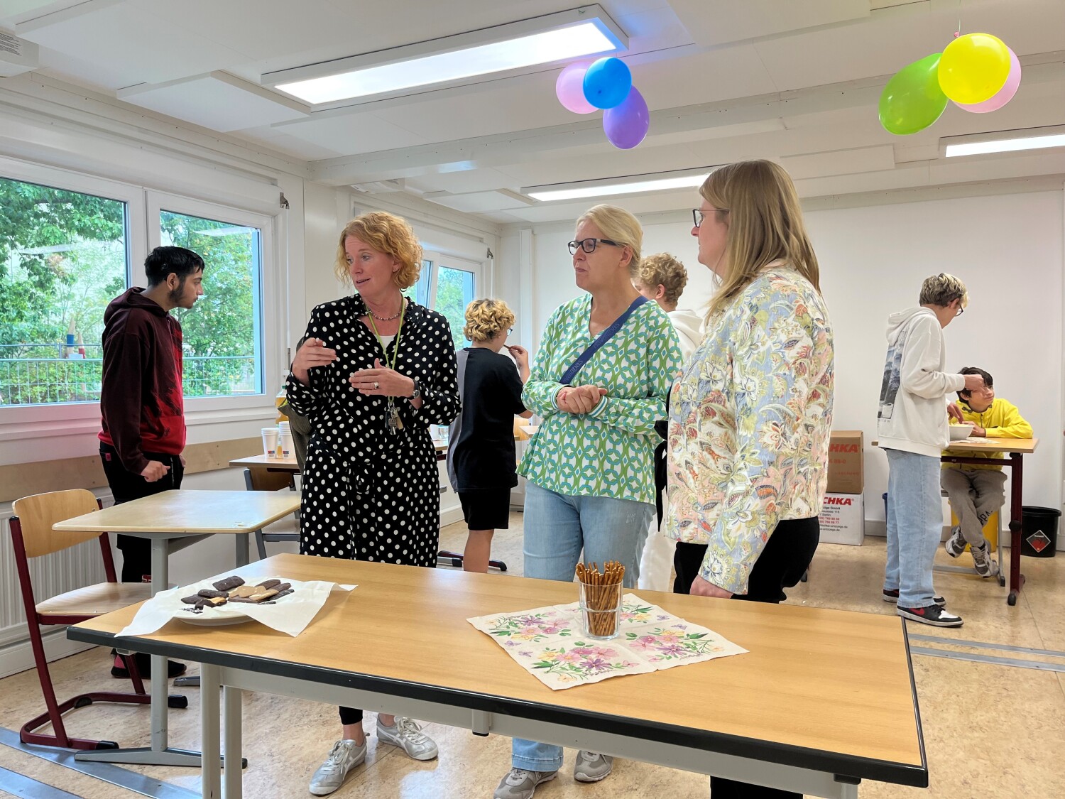 Bildungsstadträtin Heike Schmitt-Schmelz weiht neue Pavillon-Klassenräume der Ernst-Adolf-Eschke-Schule ein