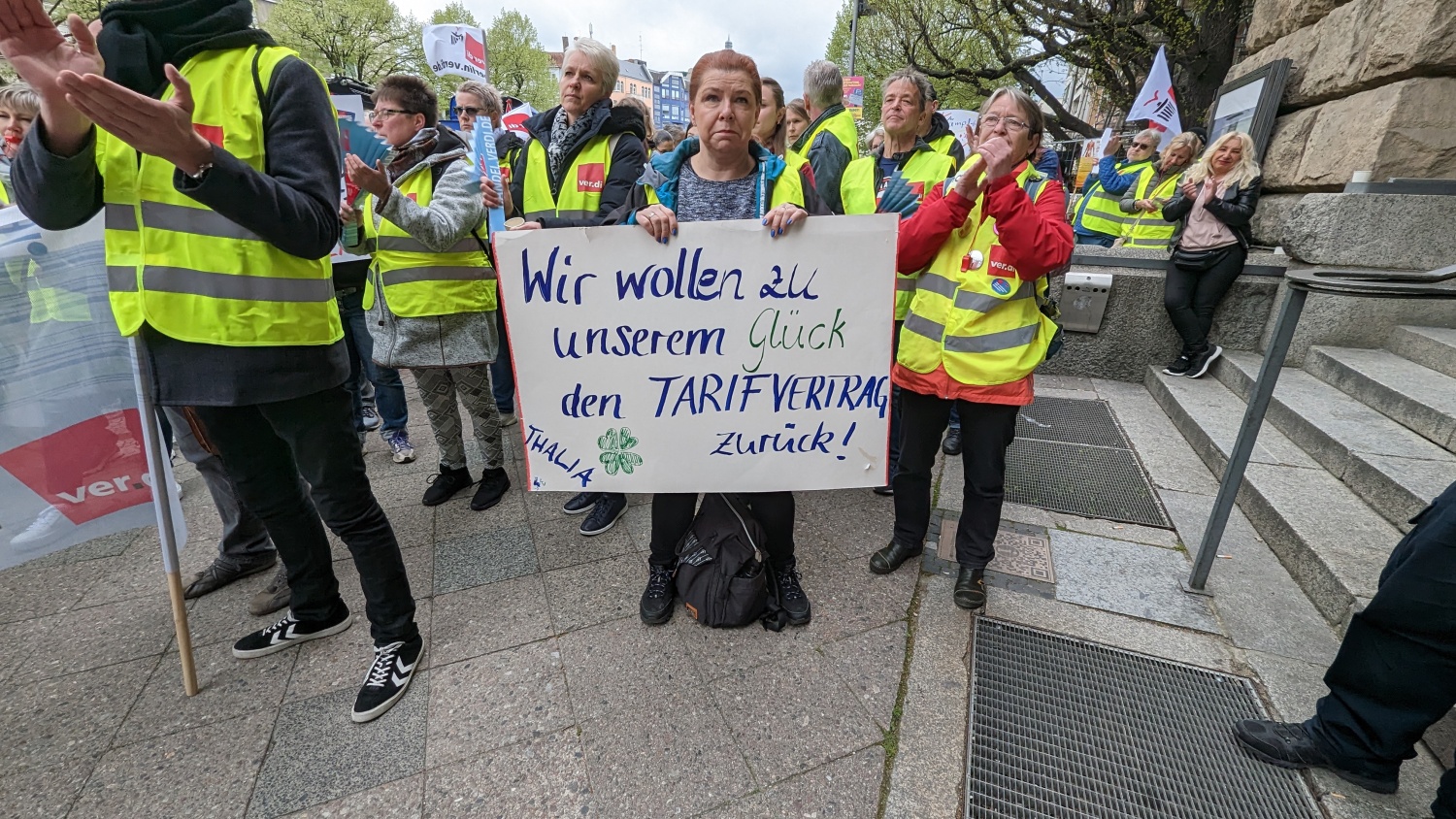 Unterschriften von Karstadt für Frau Bauch