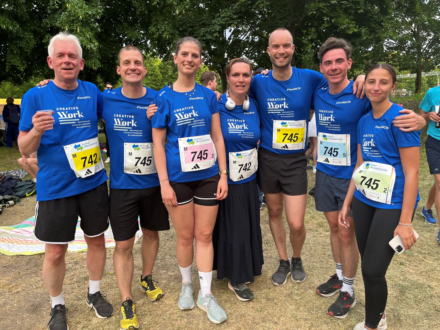 Verwaltung kann auch laufen - Mitarbeitende des Bezirksamts nehmen an TEAM-Staffellauf teil