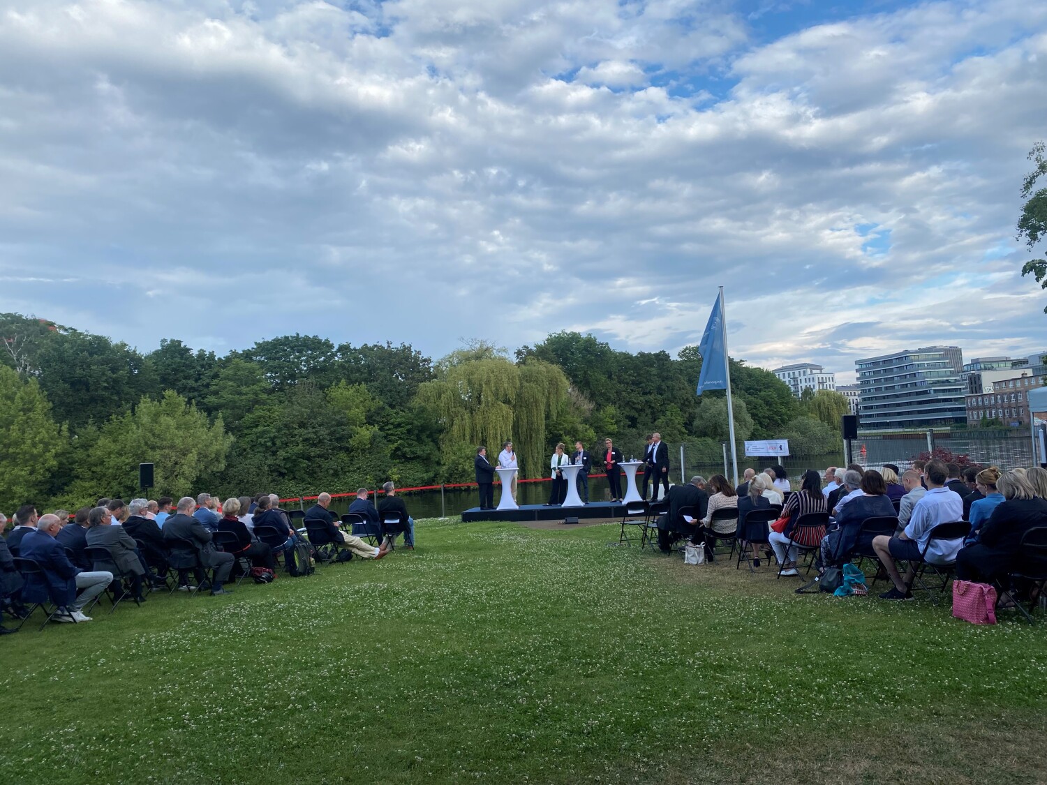 1. Wirtschaftsdialog Charlottenburg-Wilmersdorf: Unternehmen sichern und schützen