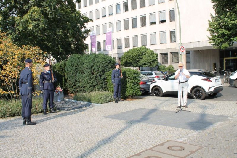 BzBm spricht zum Gedenken an an die Opfer des Mauerbaus am Steinplatz