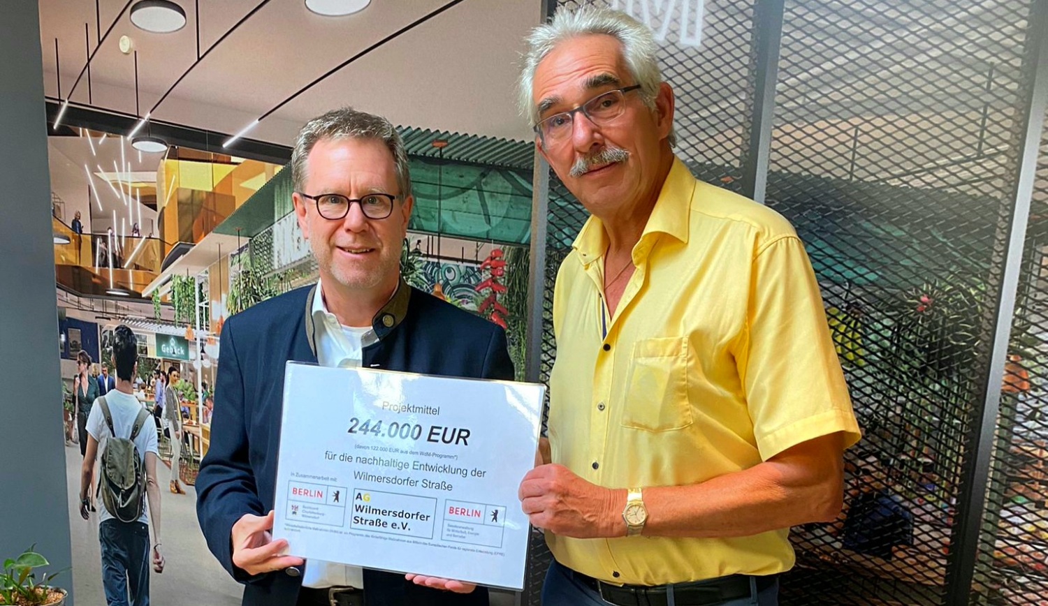 2021: Der damalige Bezirksbürgermeister Reinhard Naumann mit Thomas Bong.
