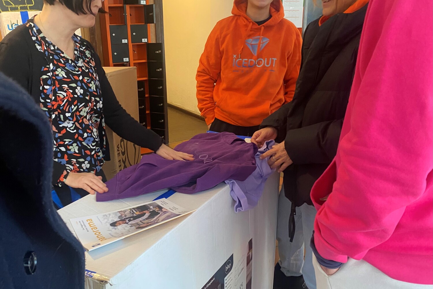 IcedOut übergibt Spenden an die Berliner Stadtmission