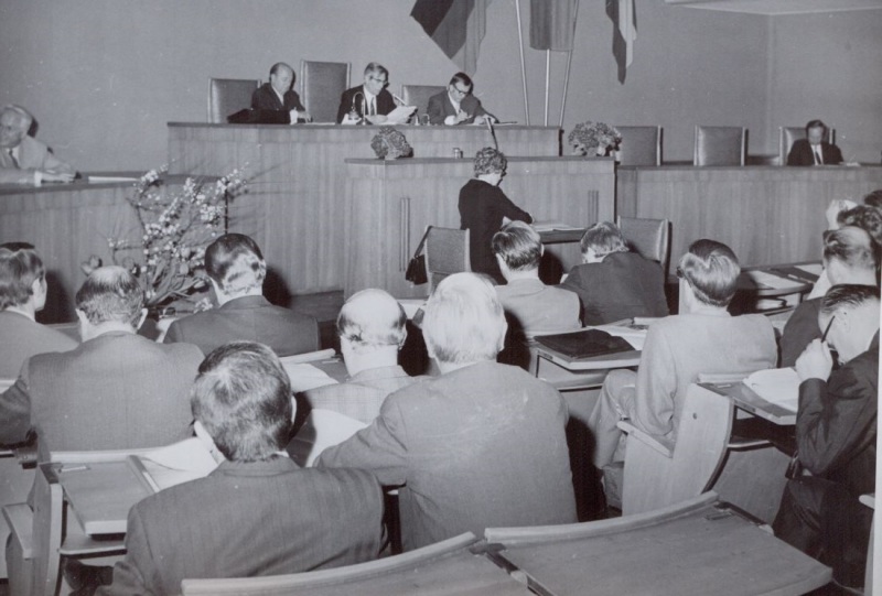 BVV-Sitzung um 1950 (Rückseitige Beschriftung "19.04.")