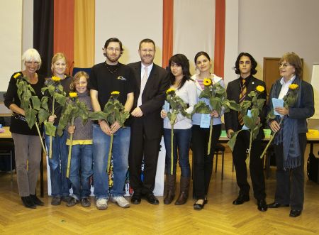 *KJP-Vorstand* Am 31.10.2007 mit BVV-Vorsteherin Dr. Marianne Suhr (rechts), Bezirksstadtrat Reinhard Naumann (Mitte) und Gabriele Hubert-Taddiken (links)