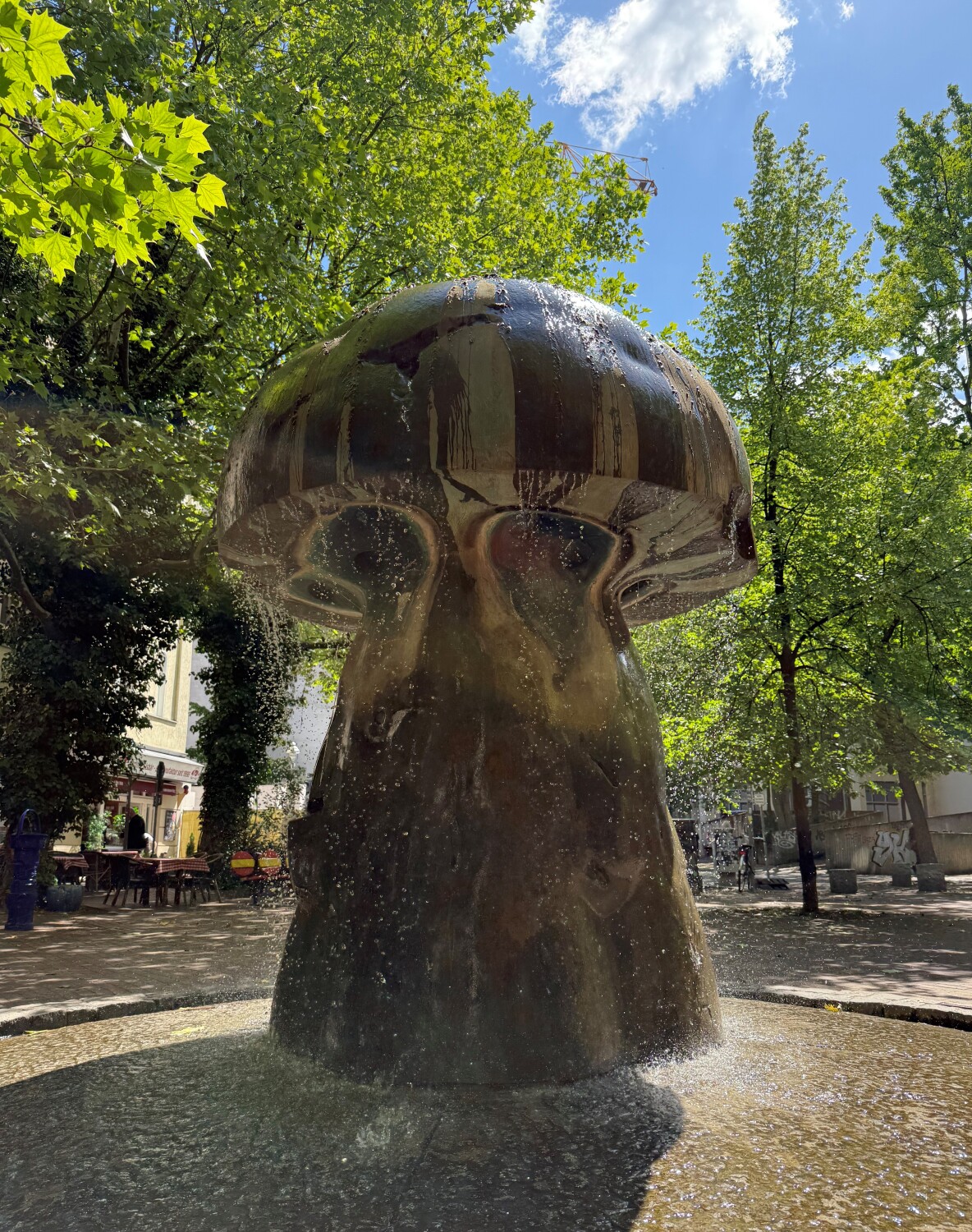 Leon Jessel-Platz Pilzbrunnen