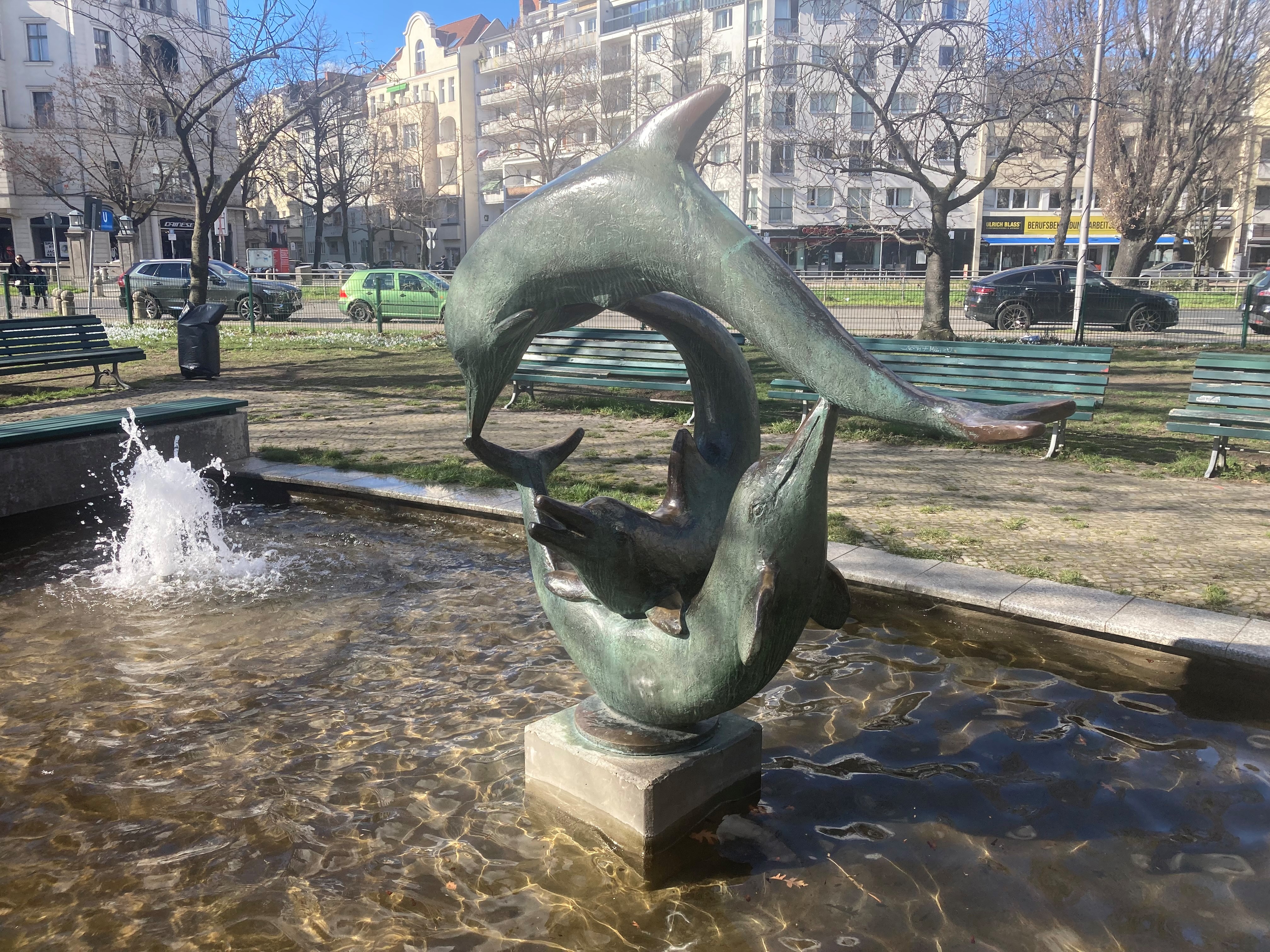 Delphinbrunnen am Hohenzollernplatz