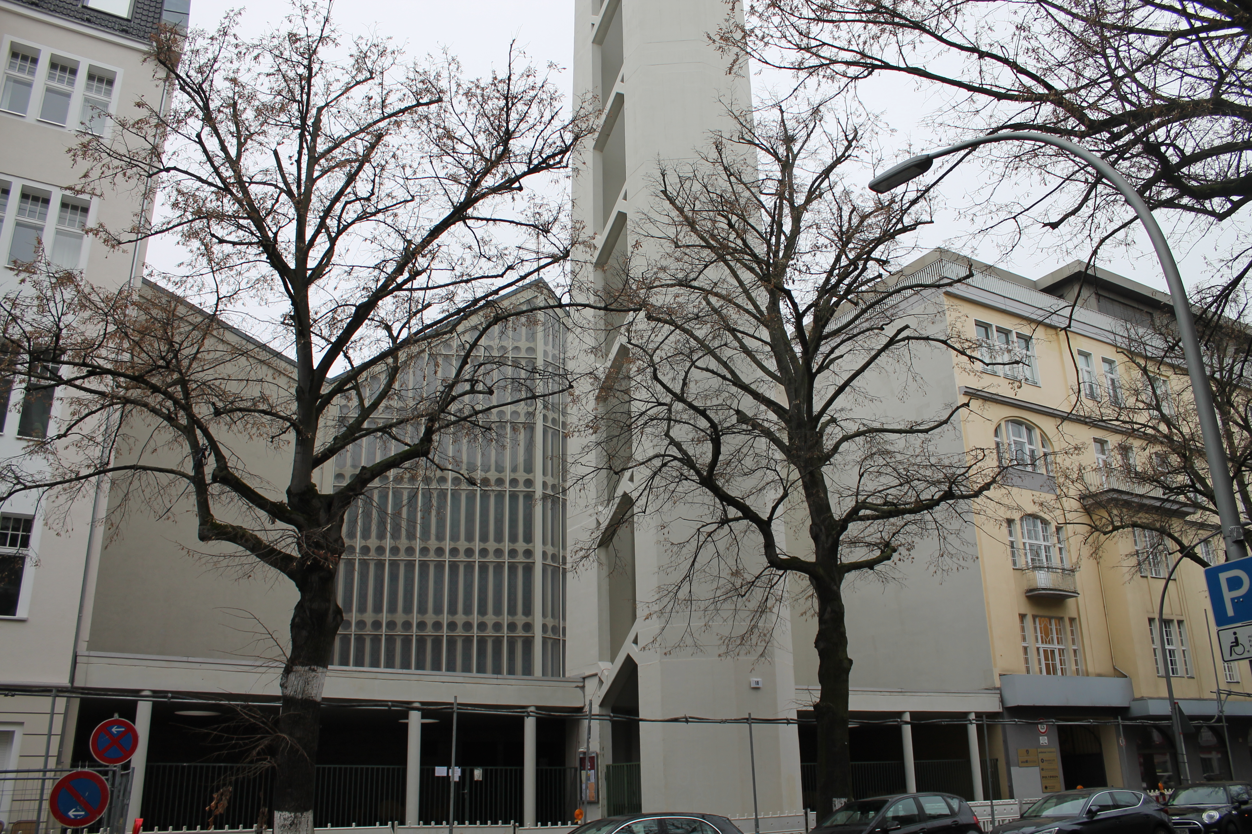 St-Albertus-Magnus-Kirche