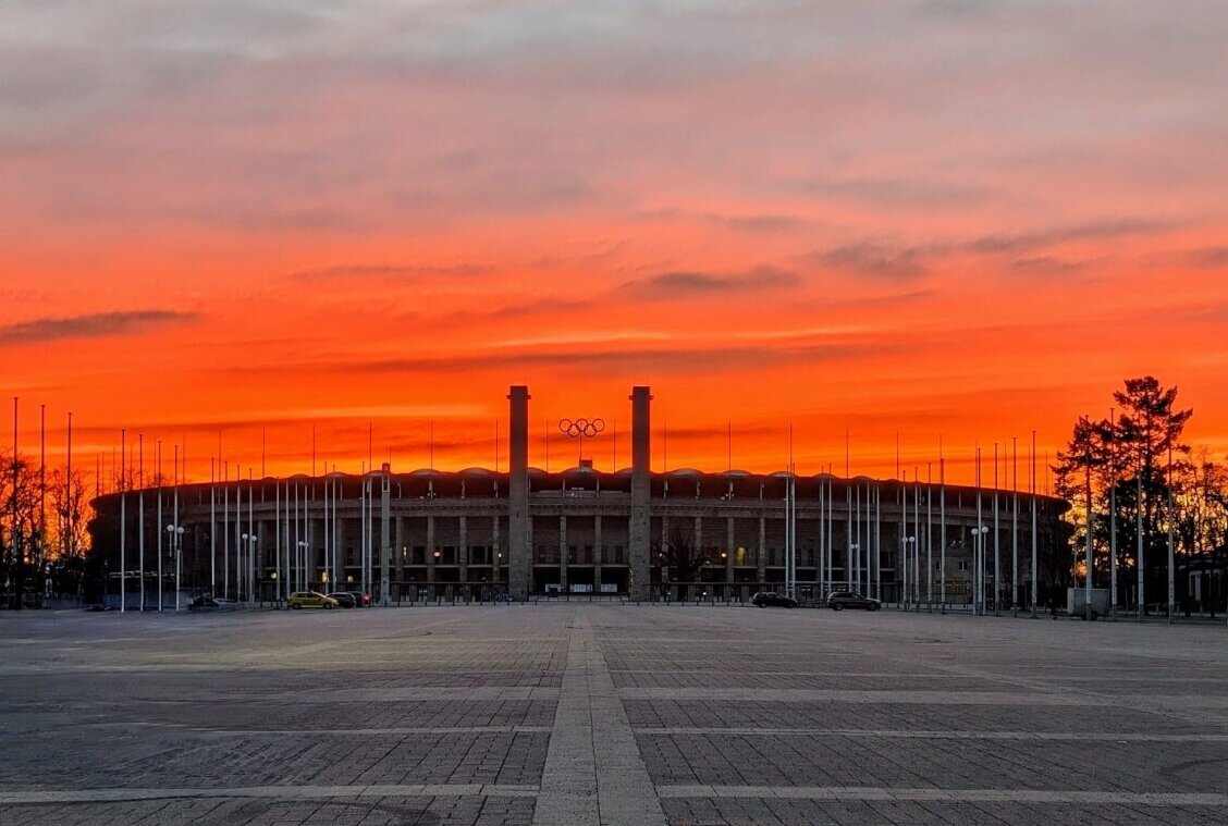 Olympiastadion mit Sonnenuntergang