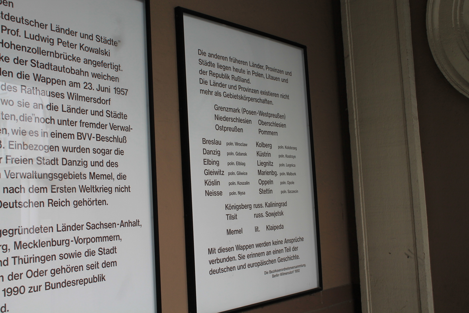 Wappen im Rundhof Rathaus Wilmersdorf