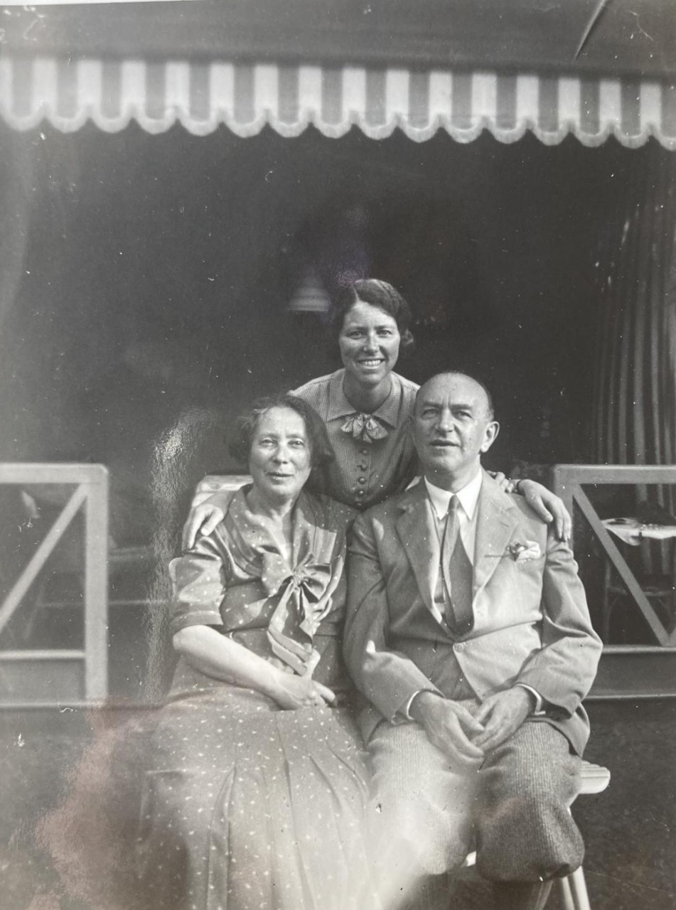 Else Werthan mit ihren Eltern Clara und Alfred Hahn