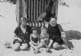Johannes Lubow und Familie - Ein Familientag an der See (ca. 1927)