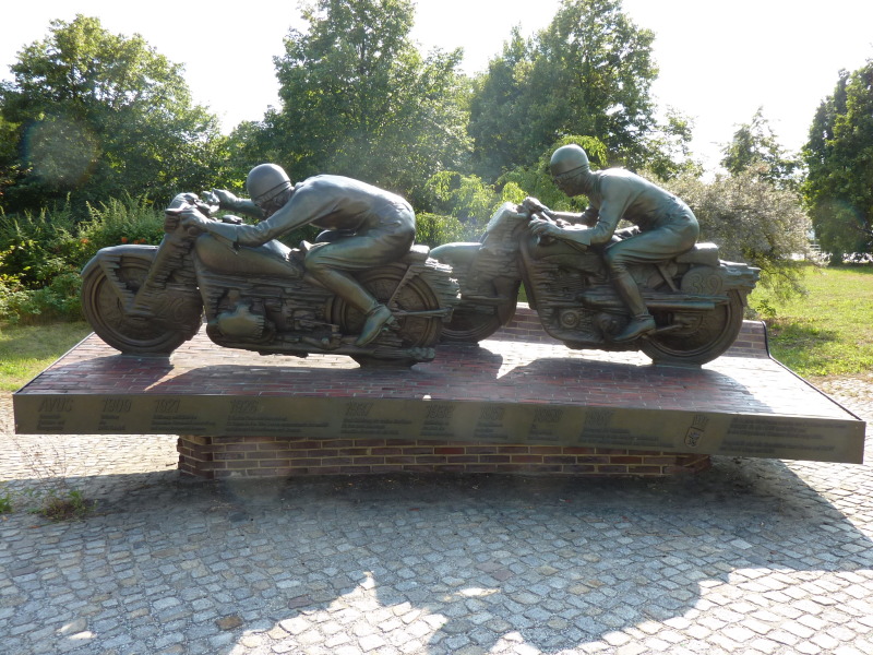 Skulptur Motorradfahrer