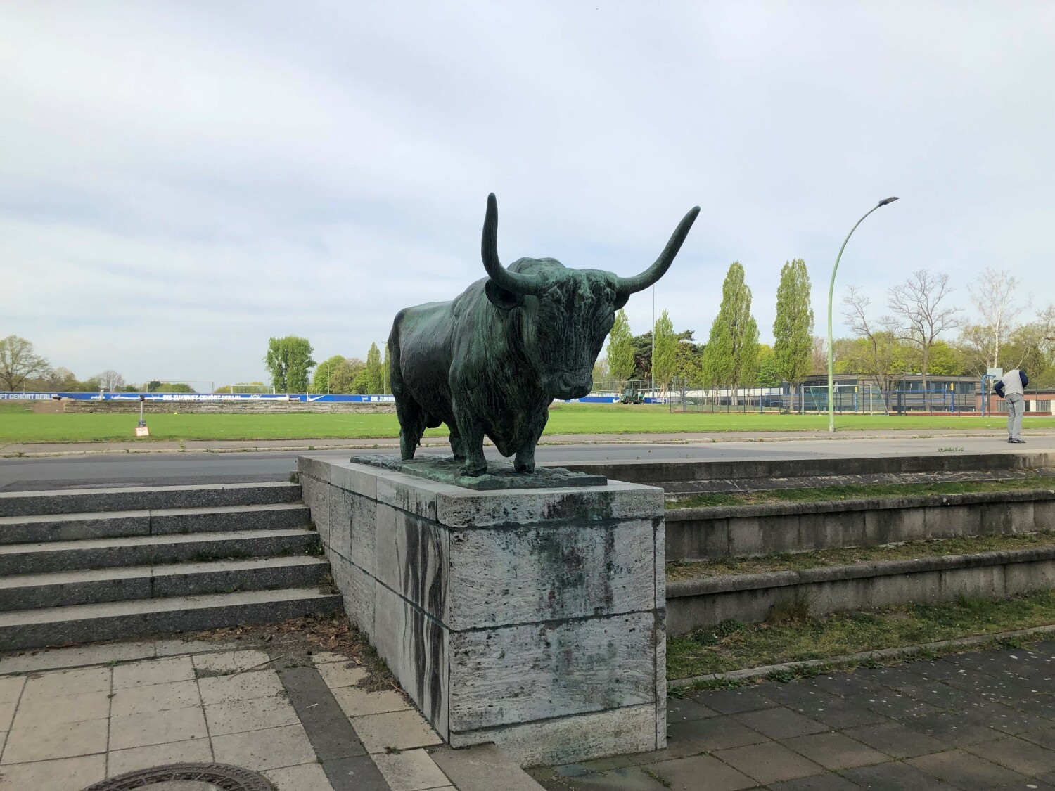 Skulptur Stier auf dem Jahnplatz.