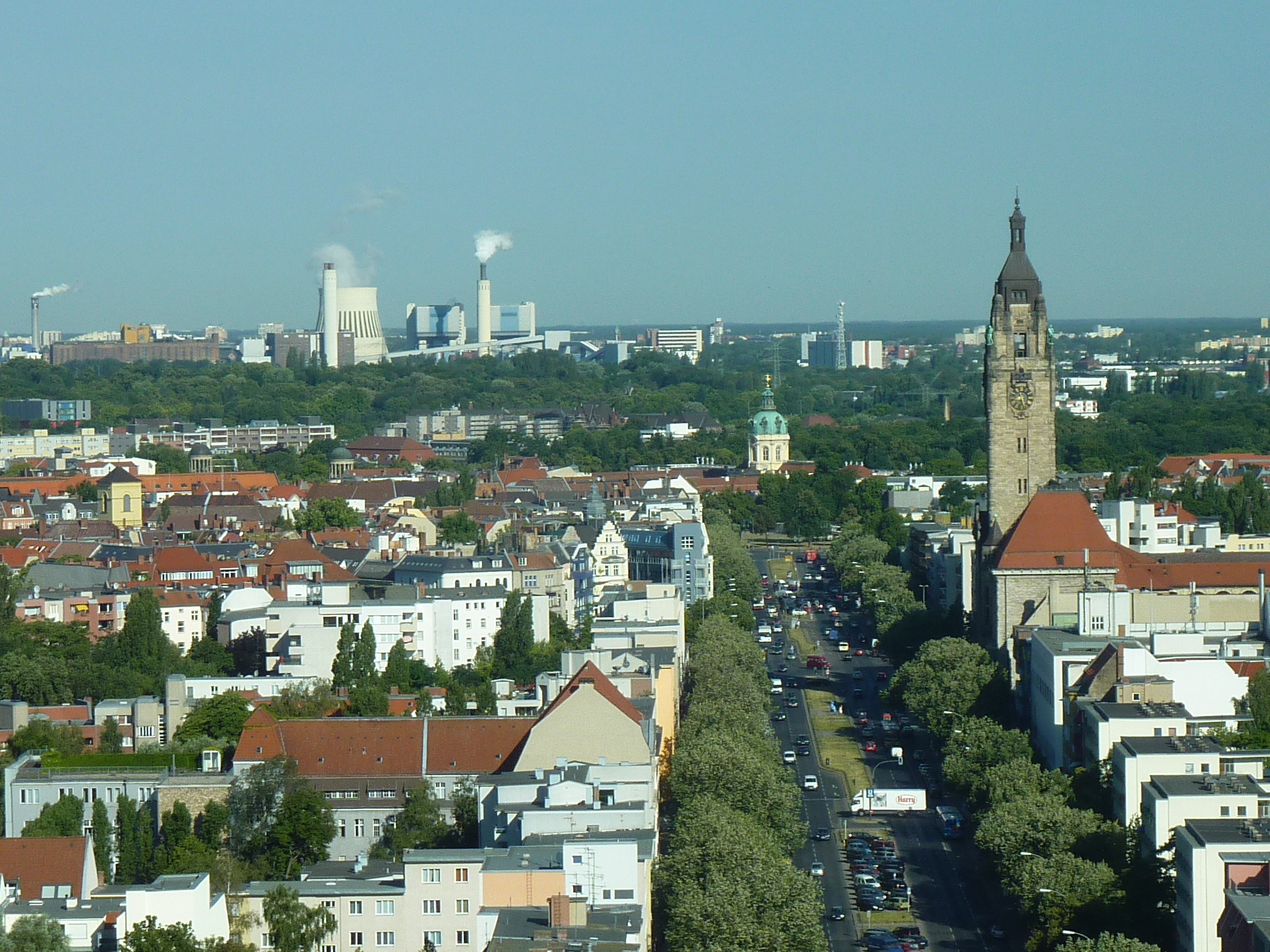 Otto-Suhr-Allee mit Rathaus und Schloss Charlottenburg, 24.7.2013